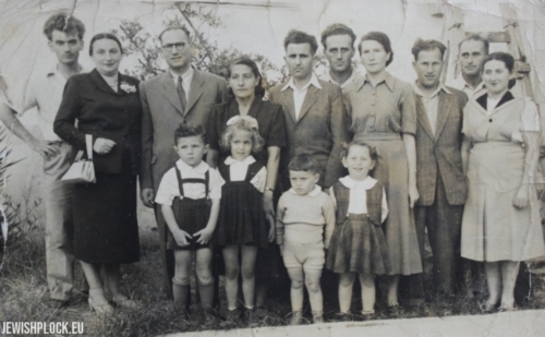Fuks, Luidor and Koryto families. In front there are children (from the right): Regina (Rina) Fuks, Leonard (Arie) Fuks, Pnina Koryto and Adam Luidor, Israel 1951